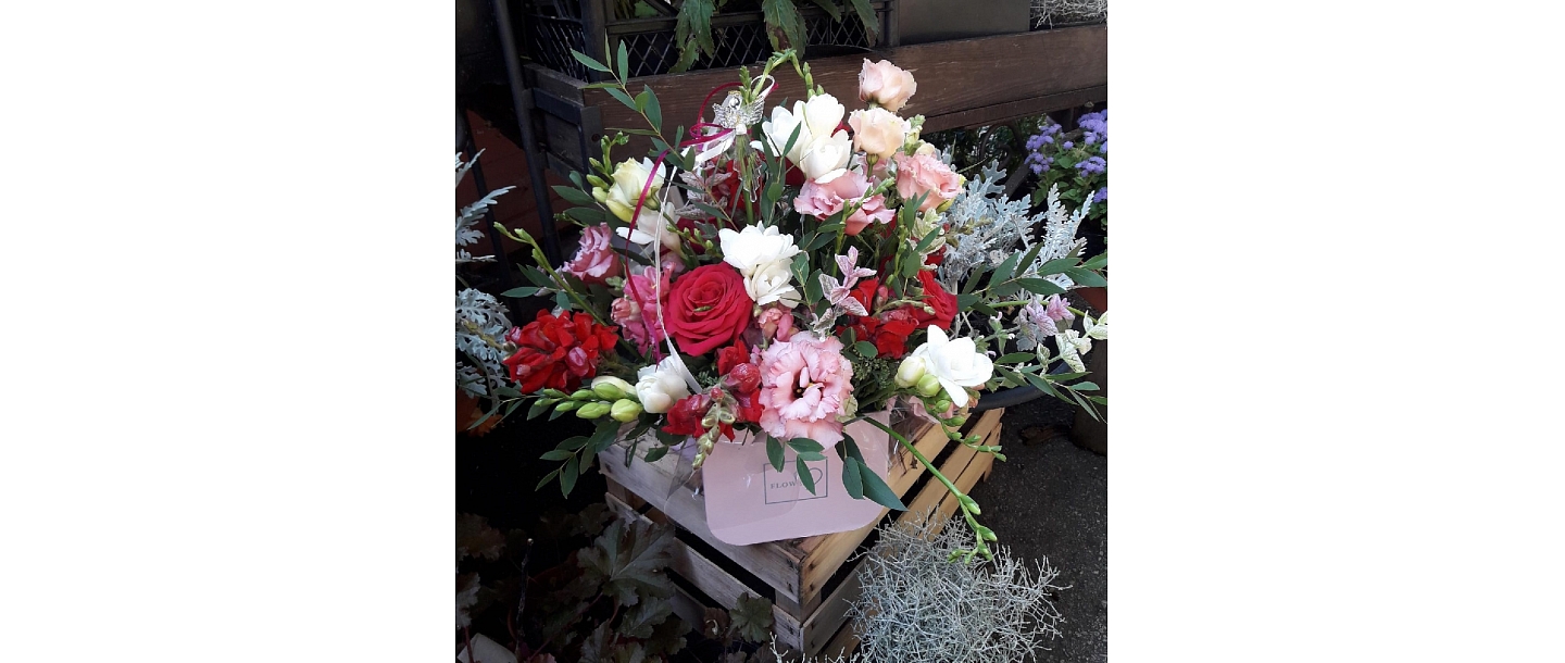 Flowers in a box, slotted compositions
