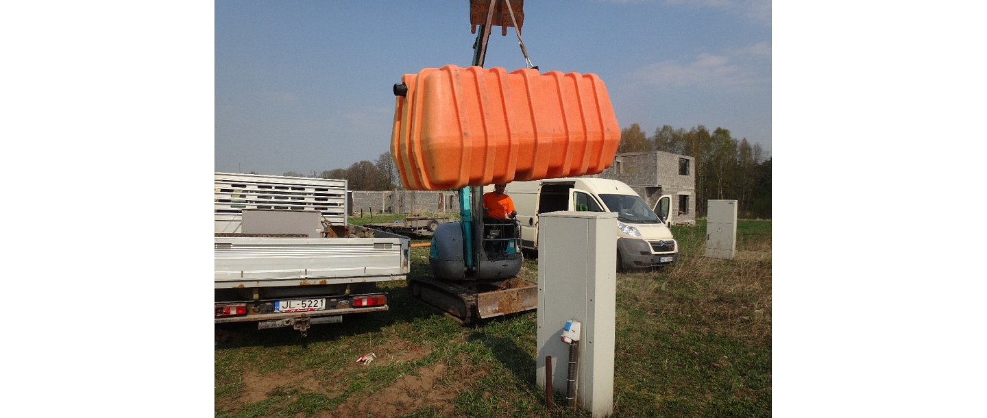 Horizontal septic tank installation