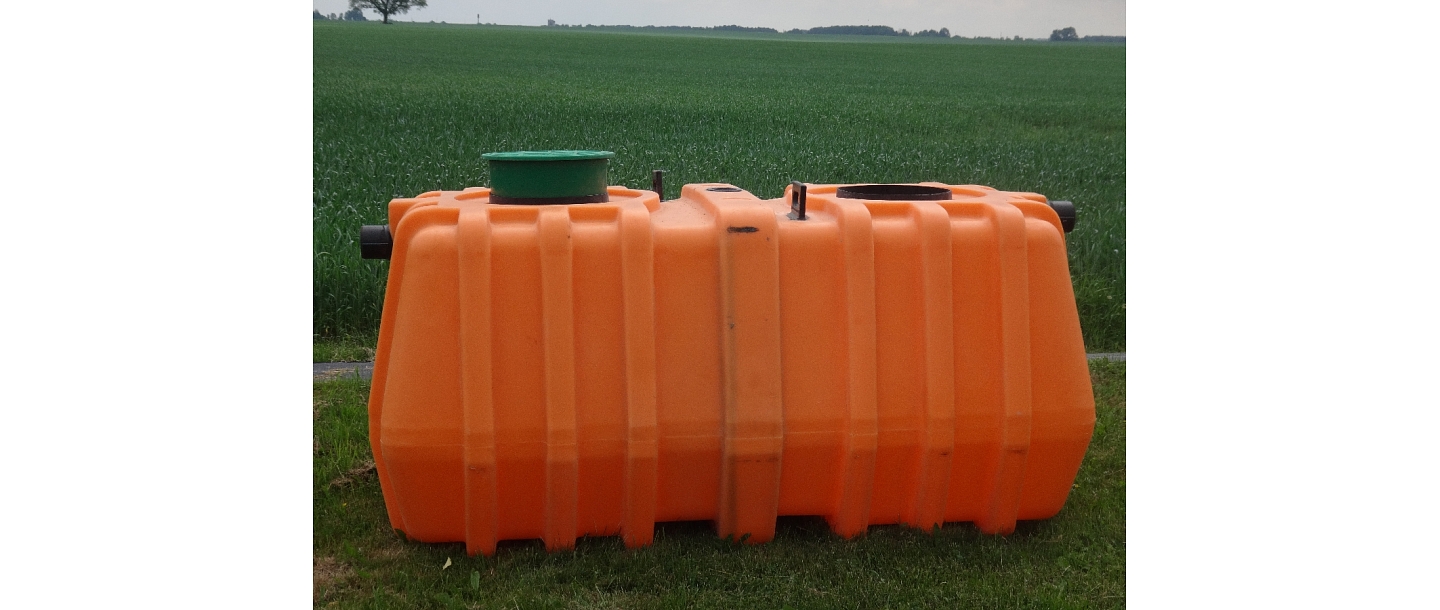 Horizontal septic tank installation