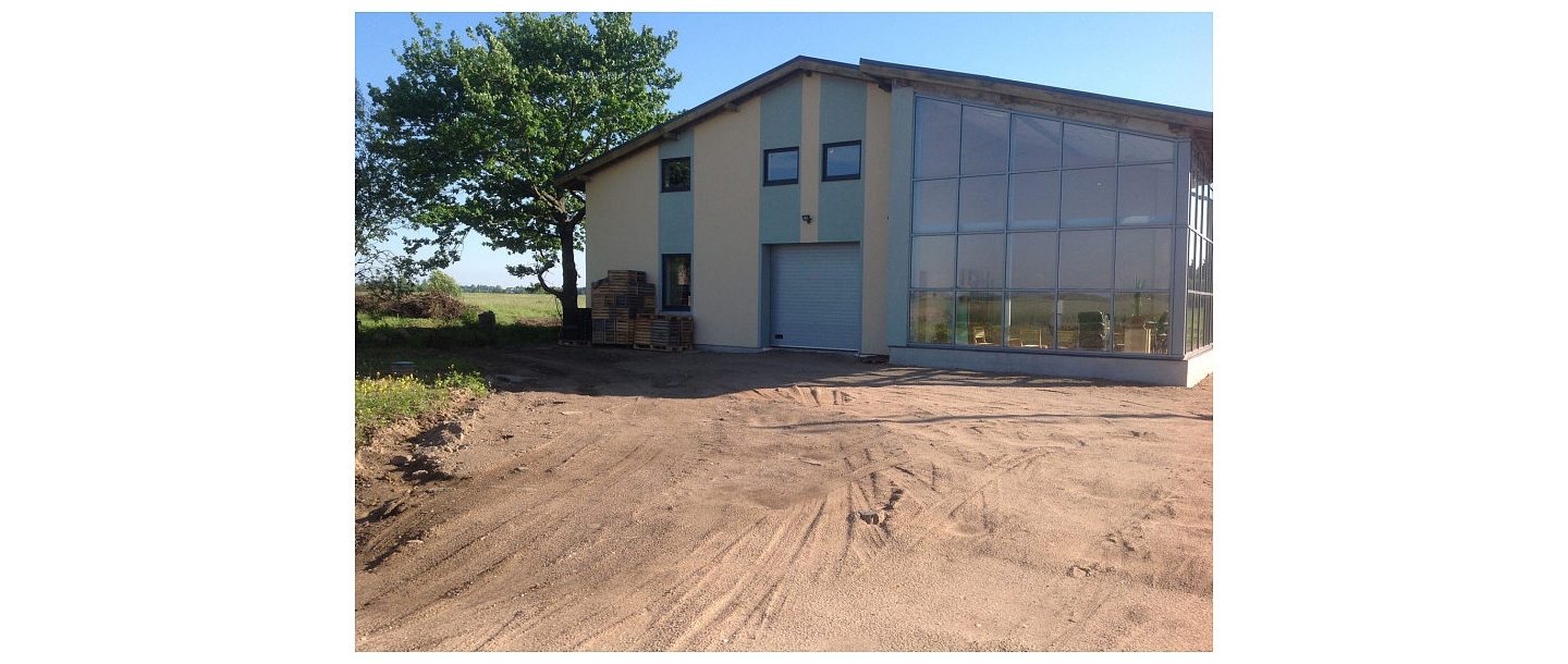 Lifting gate with a 2-year warranty in Cēsis Valmiera, Ventspils, Jelgava