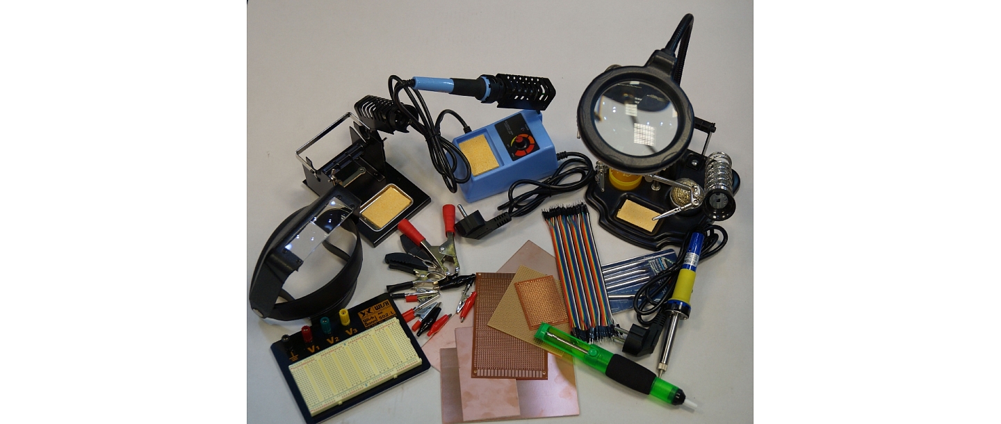 Паяльники, экстракторы олова, паяльная станция, лупы, макетные платы, зажимы из крокодиловой кожи, аксессуары для пайки