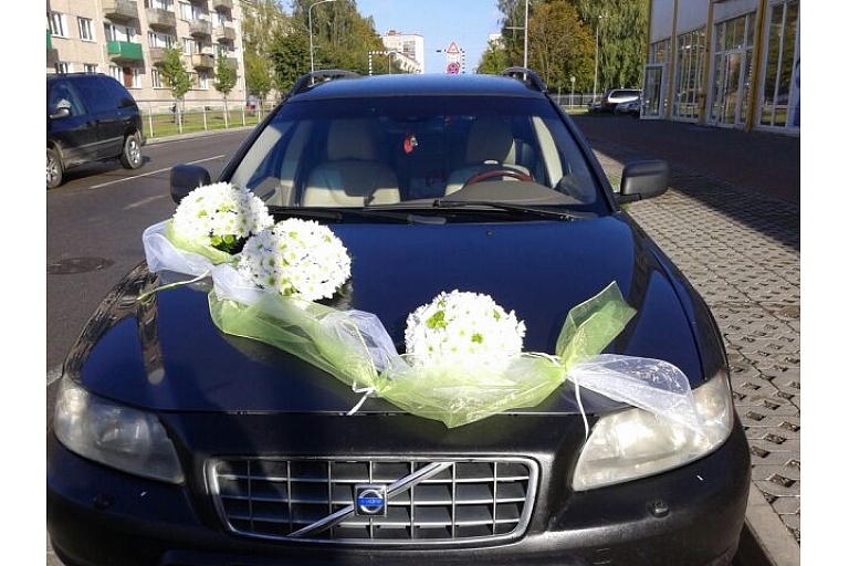 Car decoration with flowers