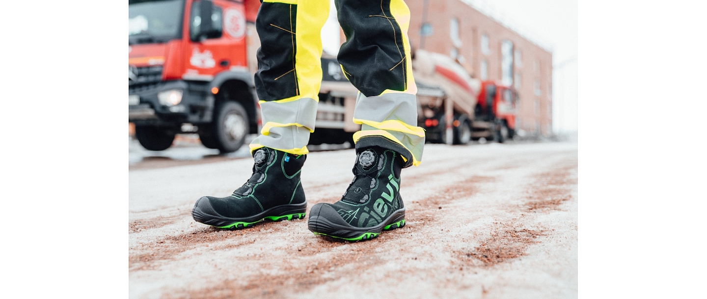 Winter running shoes