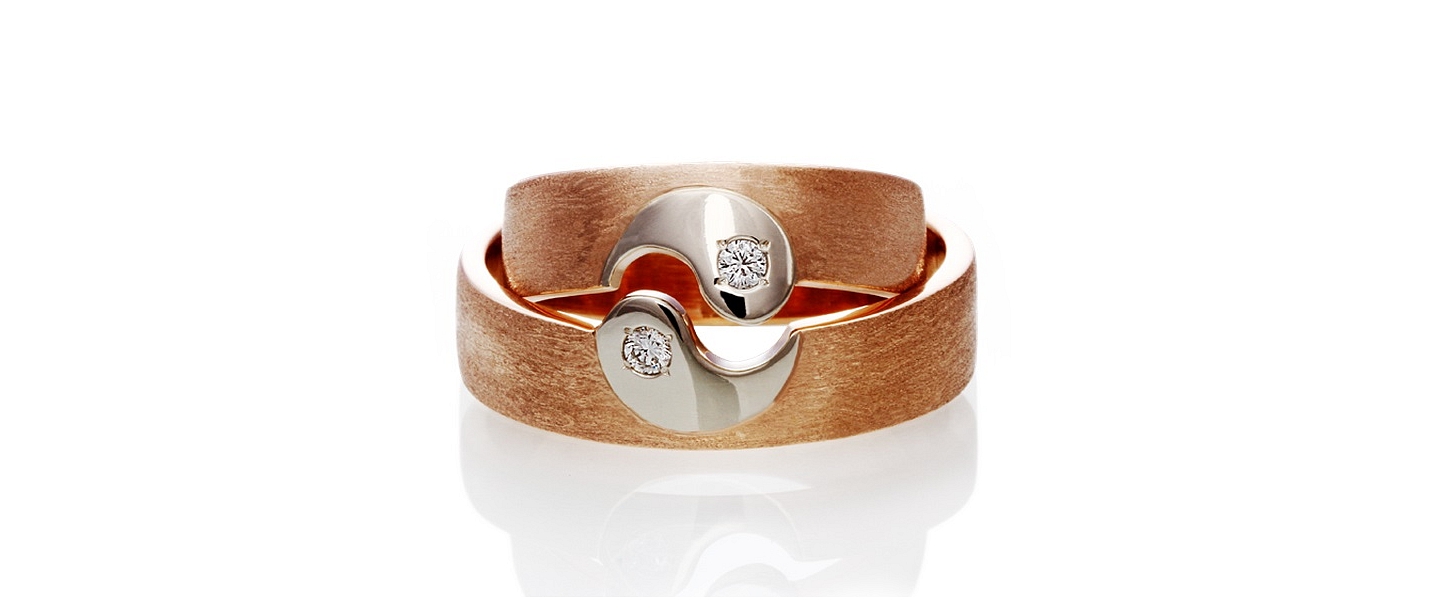 Custom-made gold wedding rings