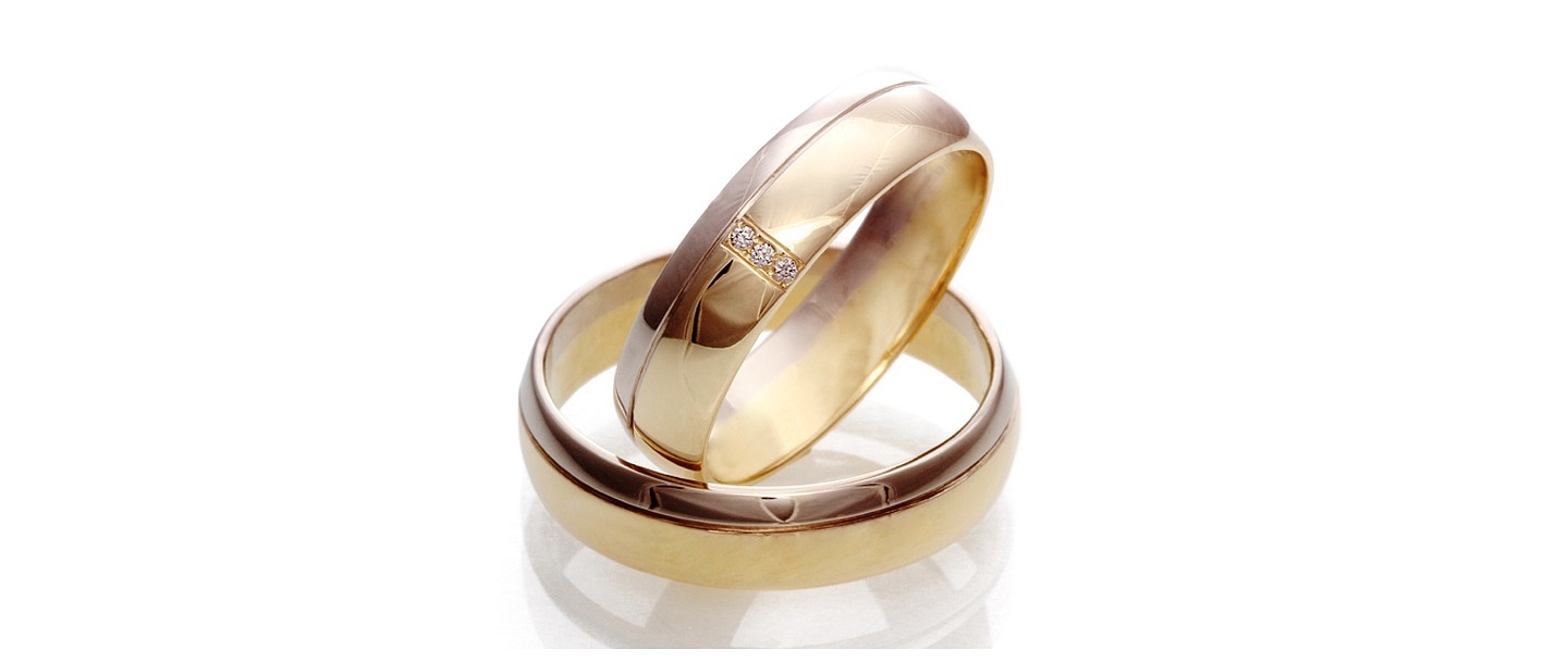 Custom-made gold wedding rings