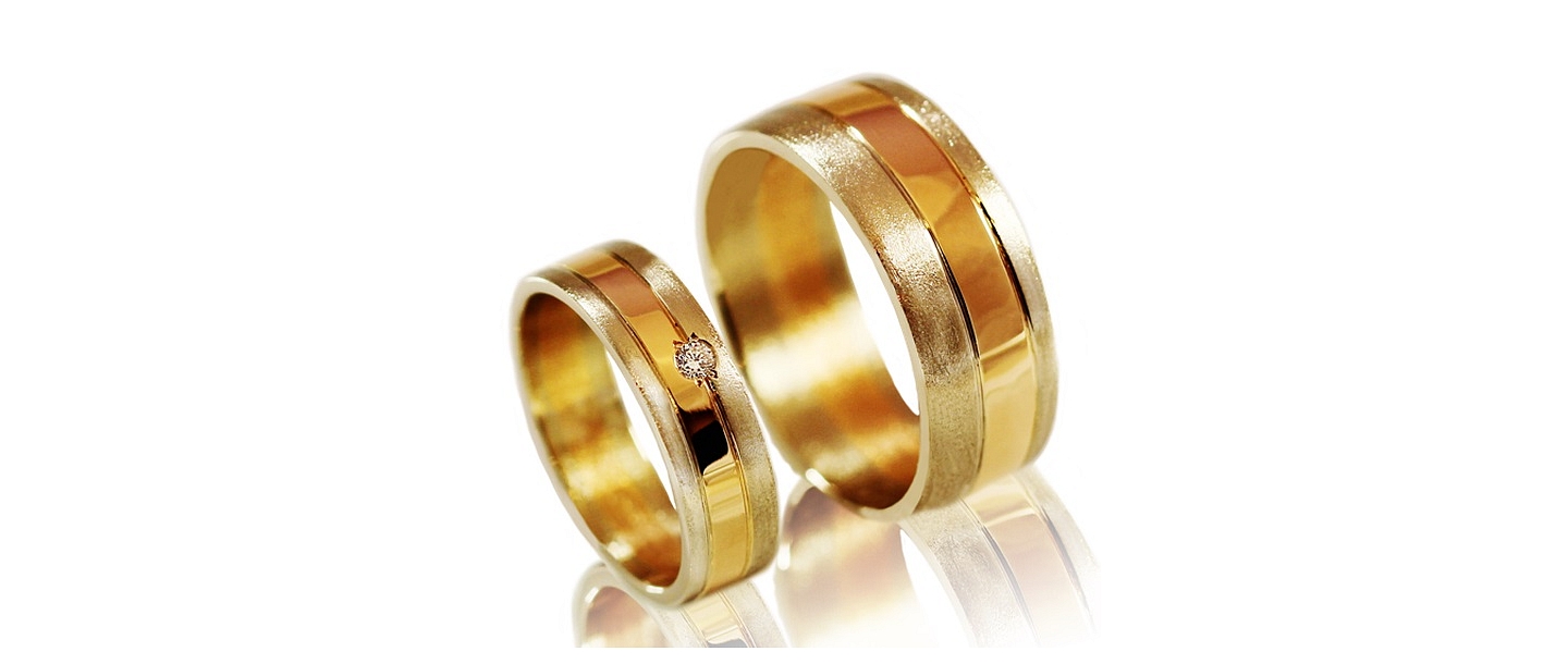 Custom-made gold wedding rings