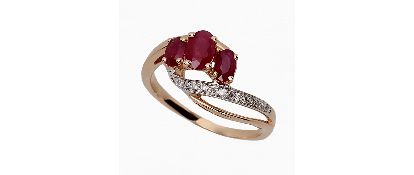 Gold ring with ruby