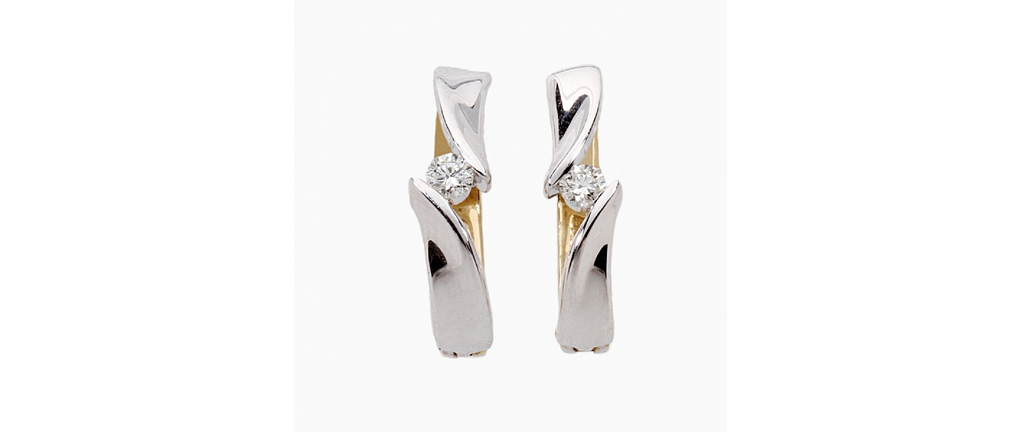 Gold earrings with a diamond