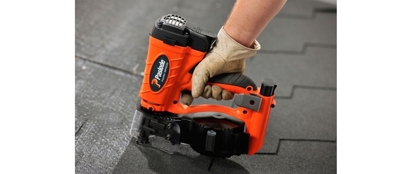 I turned the power tool, nail trade