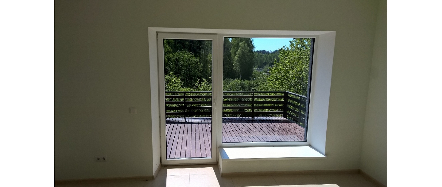 Balcony glazing