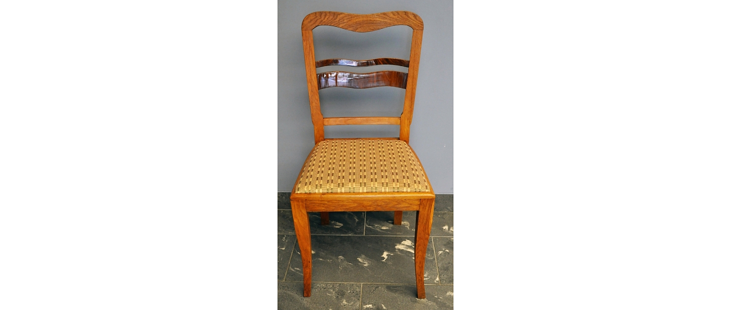 20th century. initial solid oak chair - restored