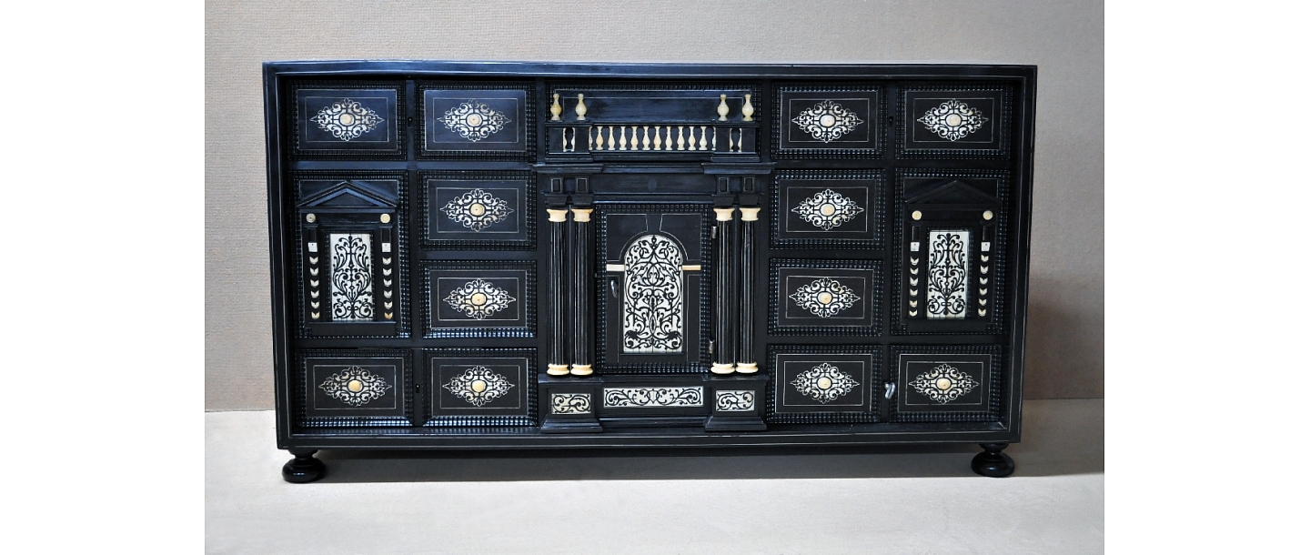 Bauska Palace Museum 17th century. cabinet - restored