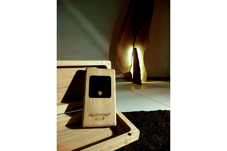 Breathalyzer with wooden body