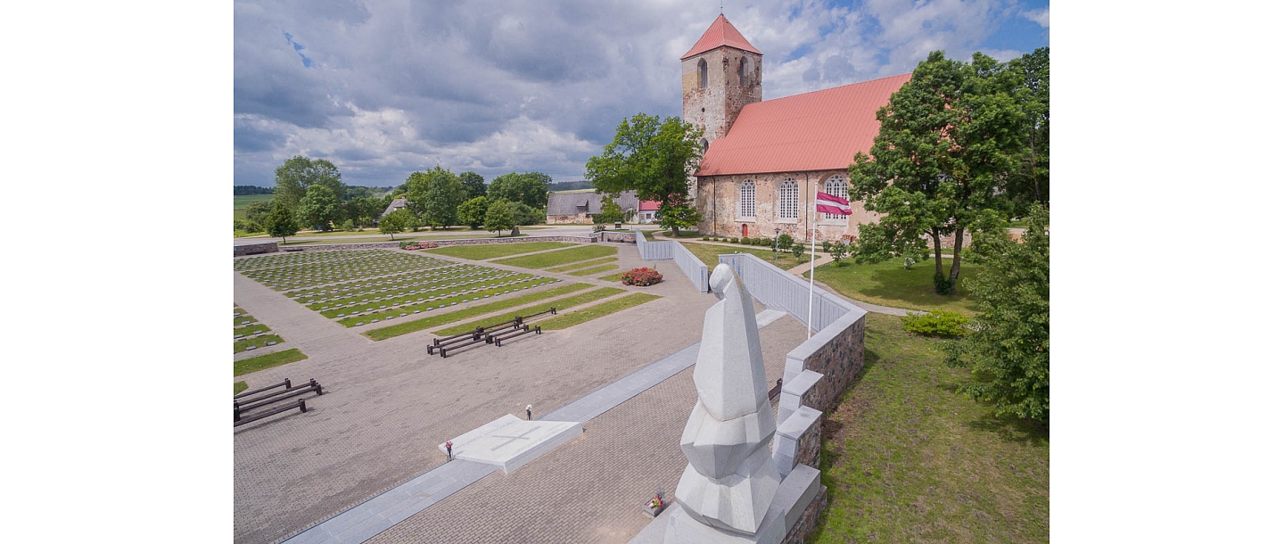 Lestenes church and the graves of the brothers
