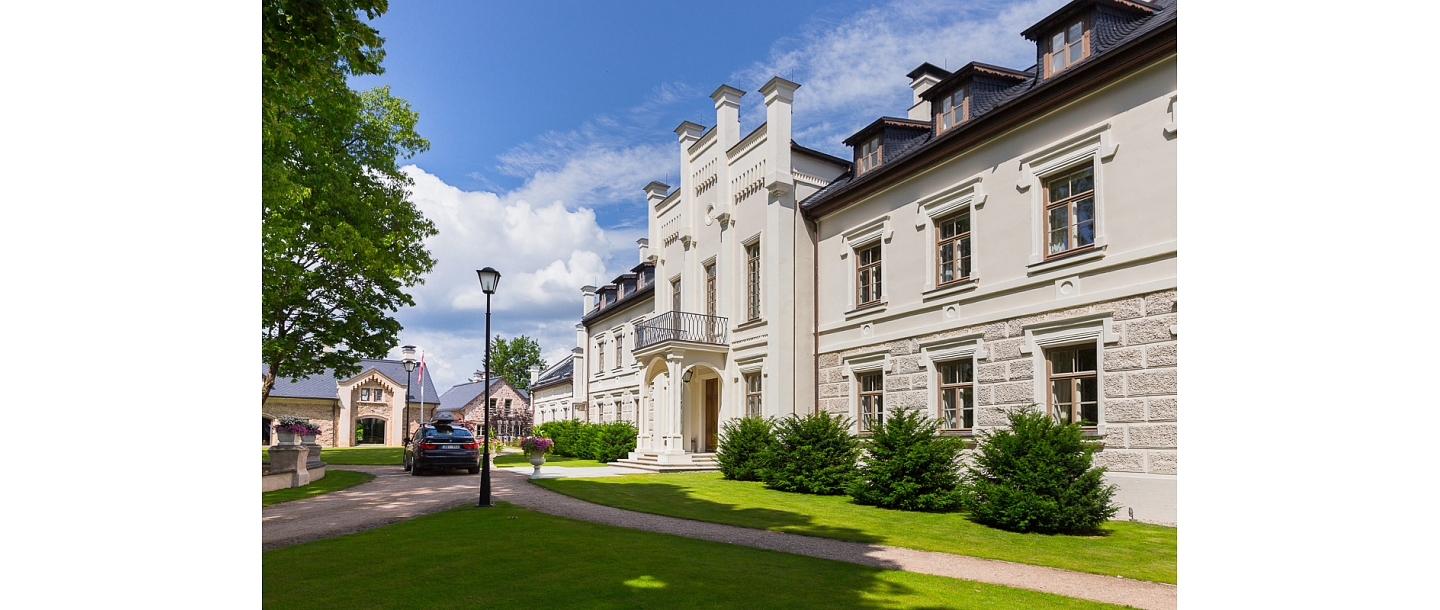 Rumene Manor