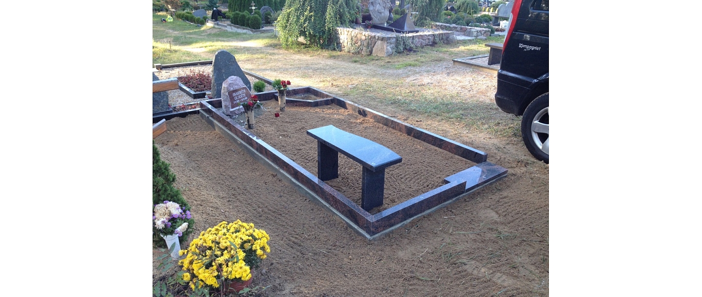Oriģinālu granīta pieminekļu izgatavošana kapu vietā