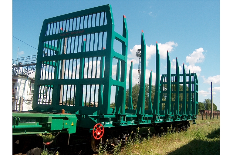 Railway platforms for transporting logs
