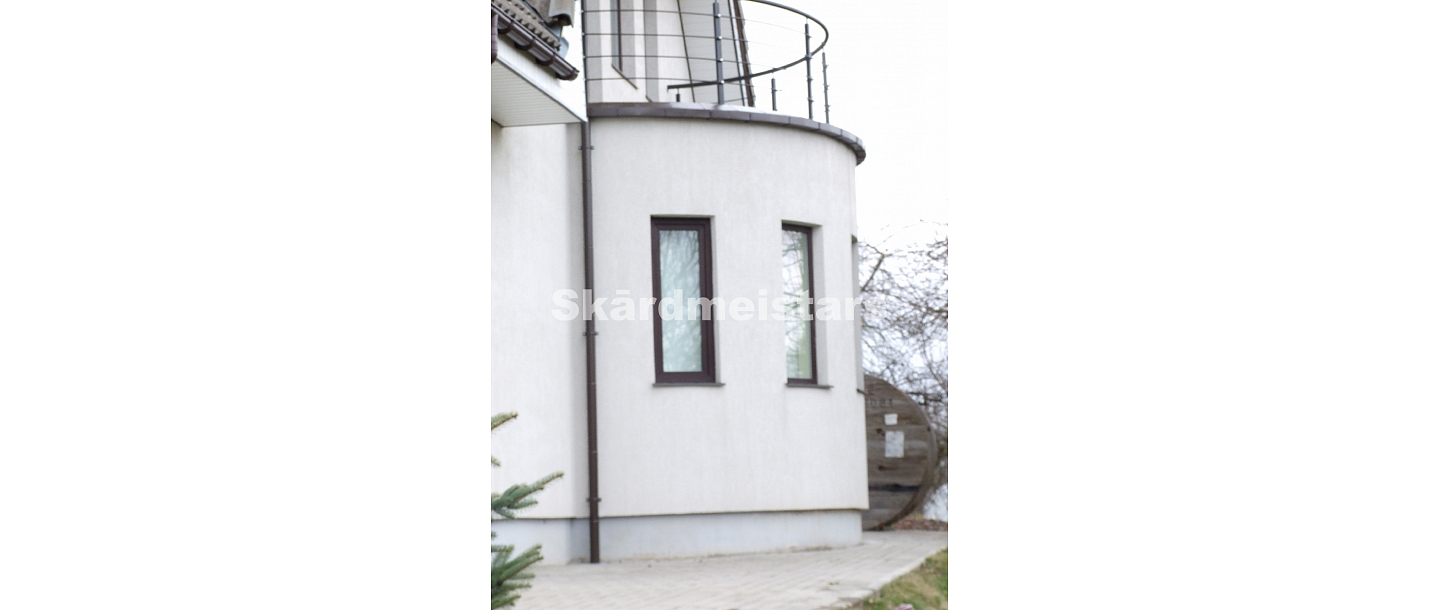 Roof drainage systems, manufacture of drainage ventilation