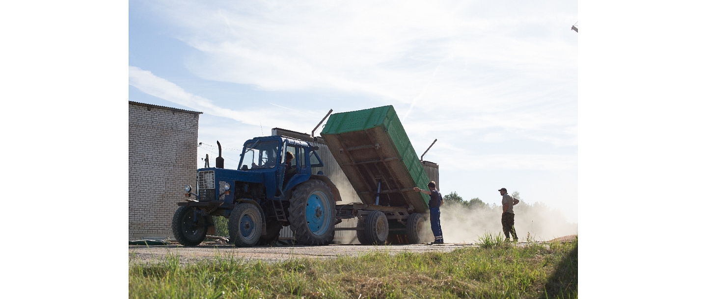 Unloading of grain
