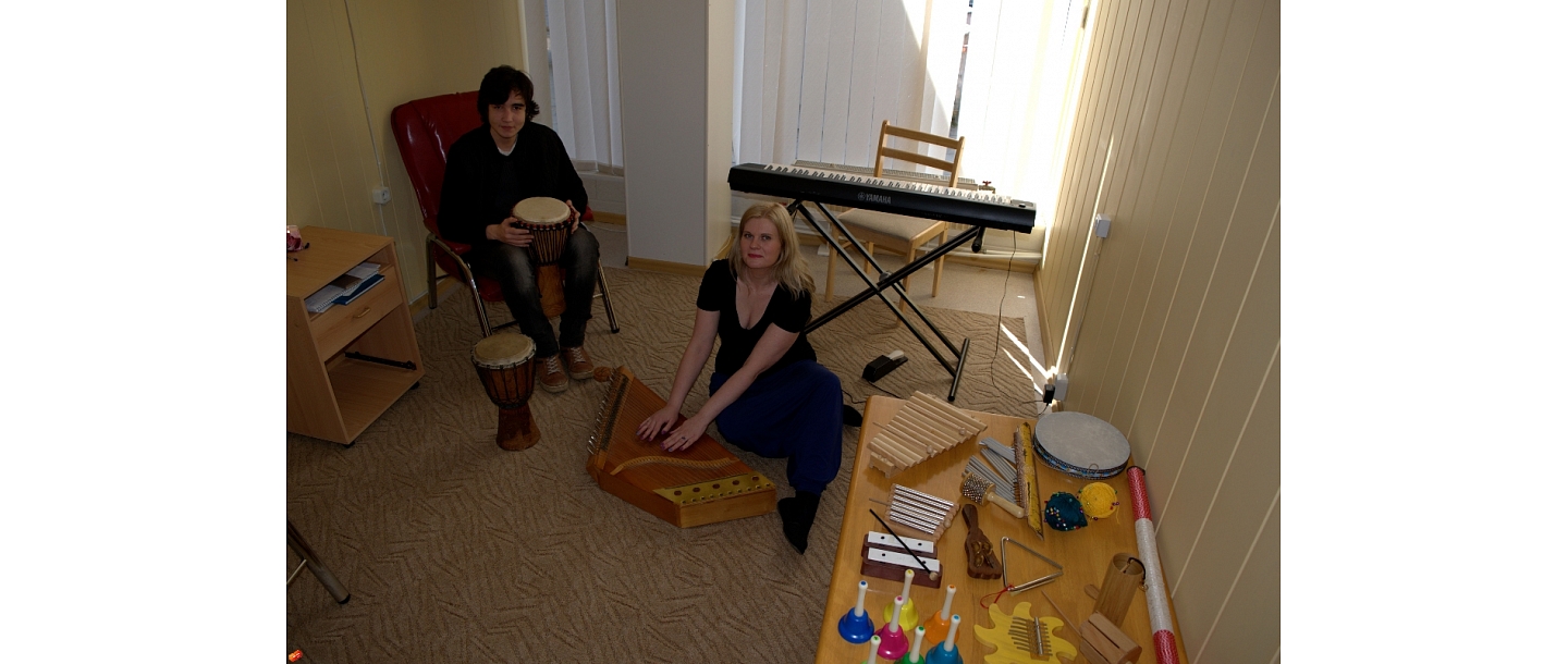 Music therapy, music therapist, art therapy, audio speech therapist