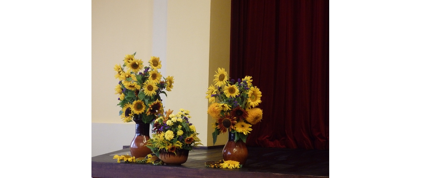 Saulespuķe, ziedu studija 