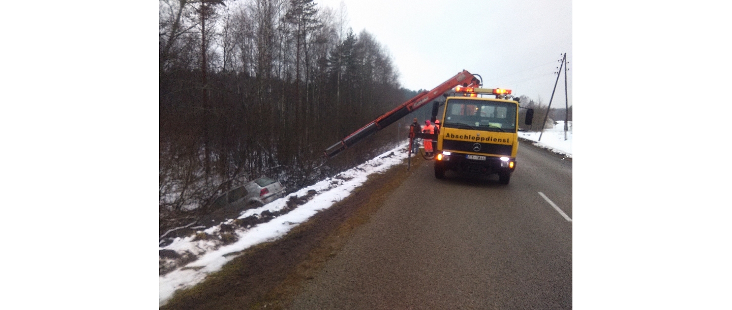 Car tow truck Tukums