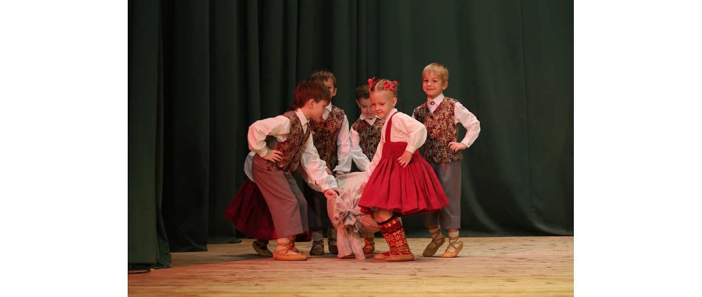 Children's linen clothes