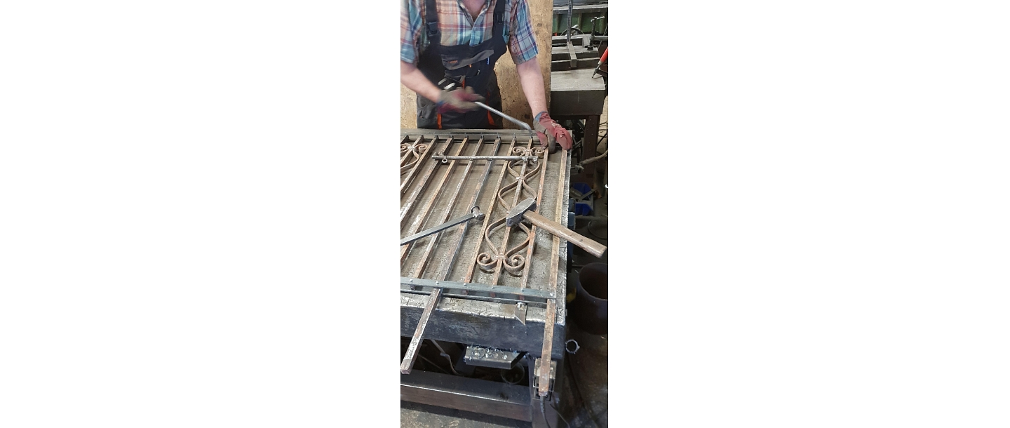 Restoration process of historical railings for the French Lyceum