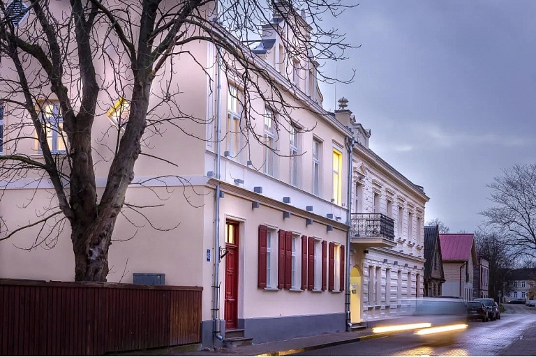 CASTLE BUILDING, LTD