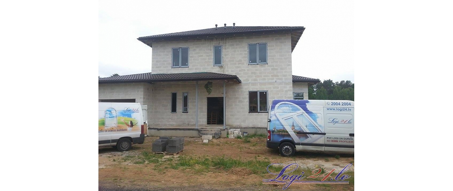 Logi un durvis privātmājām