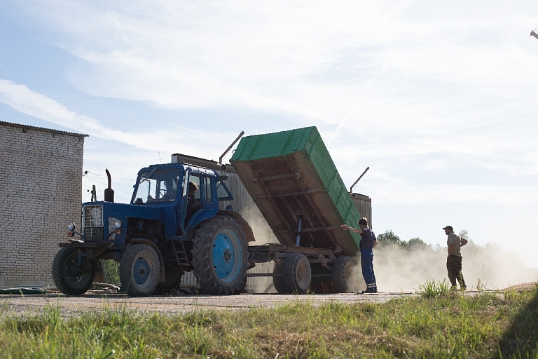 Unloading of grain