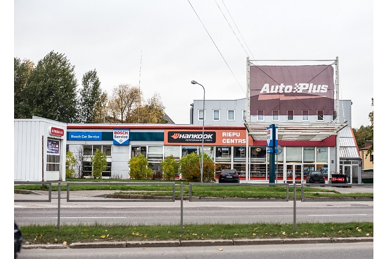 Auto plus, Shop and car service