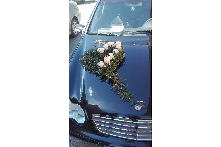 Автомобильные цветочные украшения