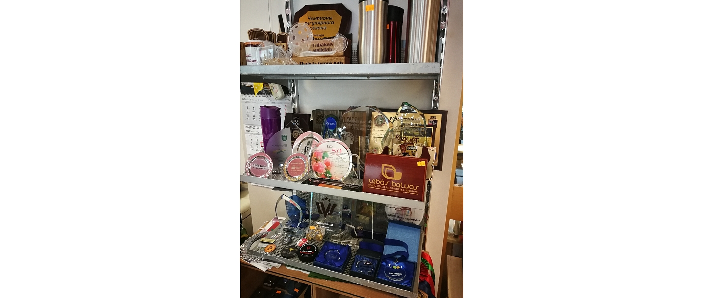 Figurines, plates, stikla balvas