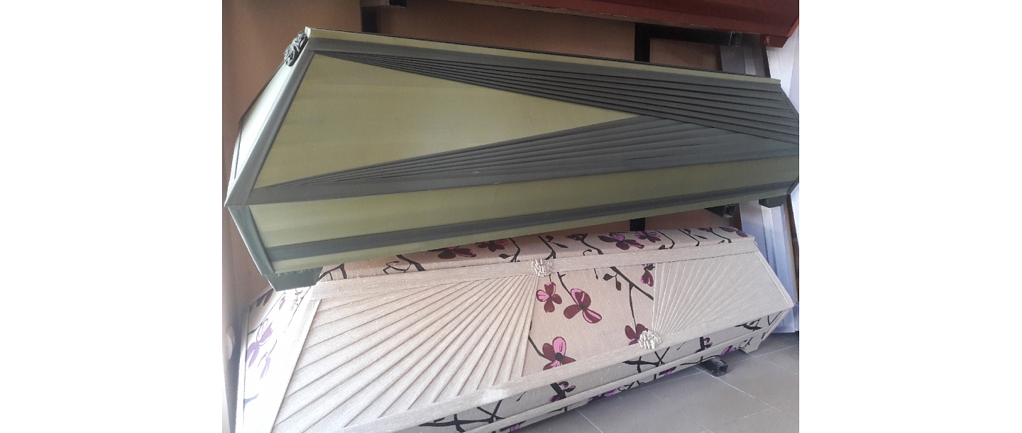 Coffins in a wide selection