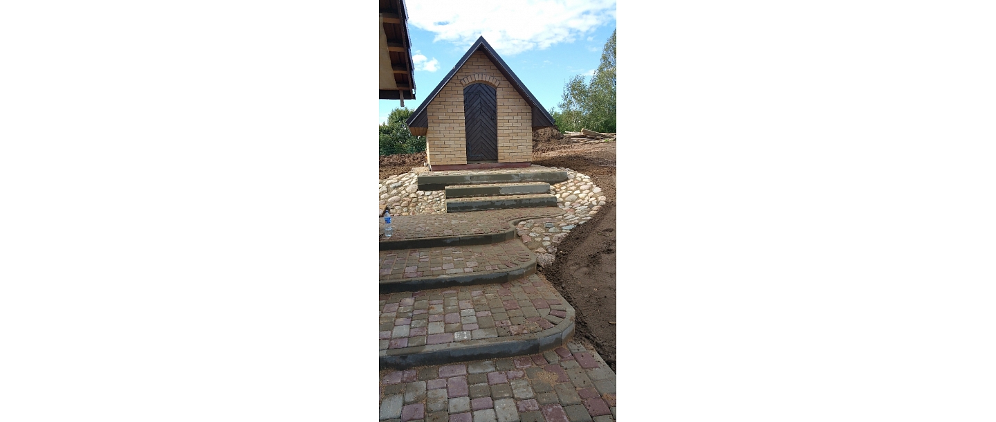Path, improvement of roads near the house, cobblestone, paving.
