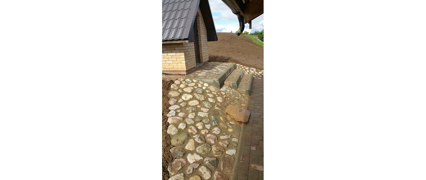 Path, improvement of roads near the house, cobblestone, paving.