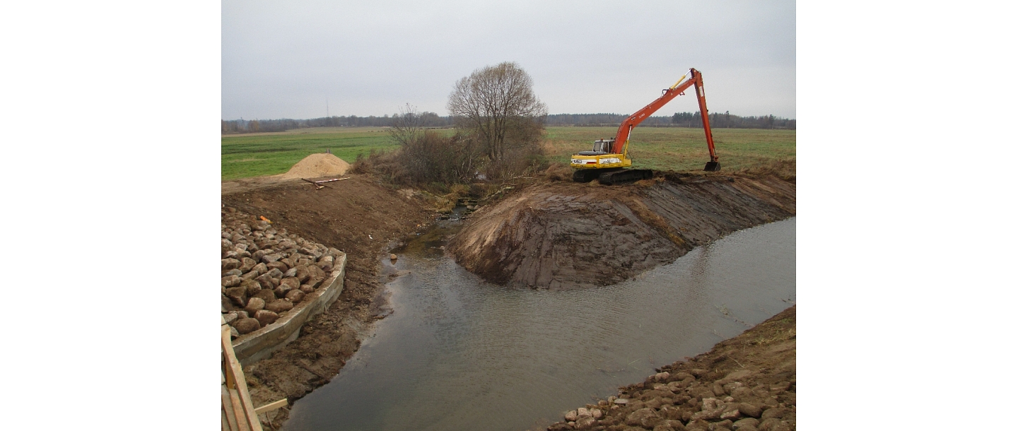 Digging reclamation ditches MTE
