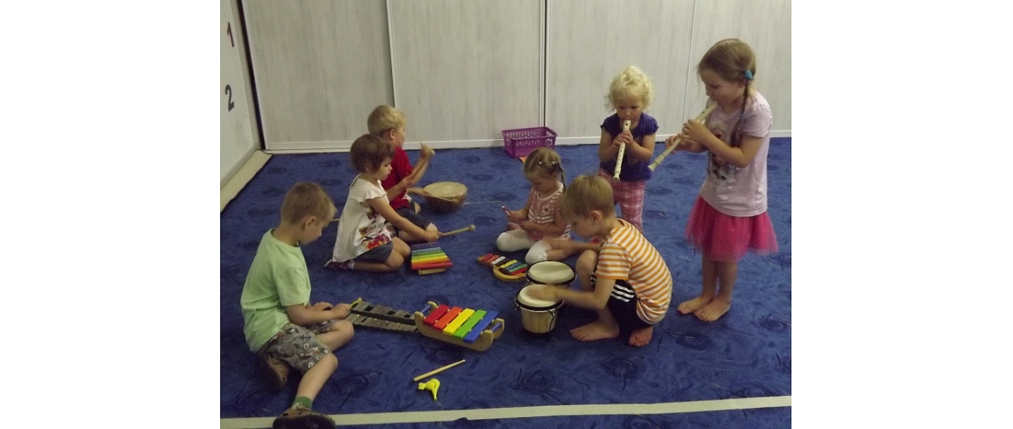 &quot;Little as the sea&quot; children play music.