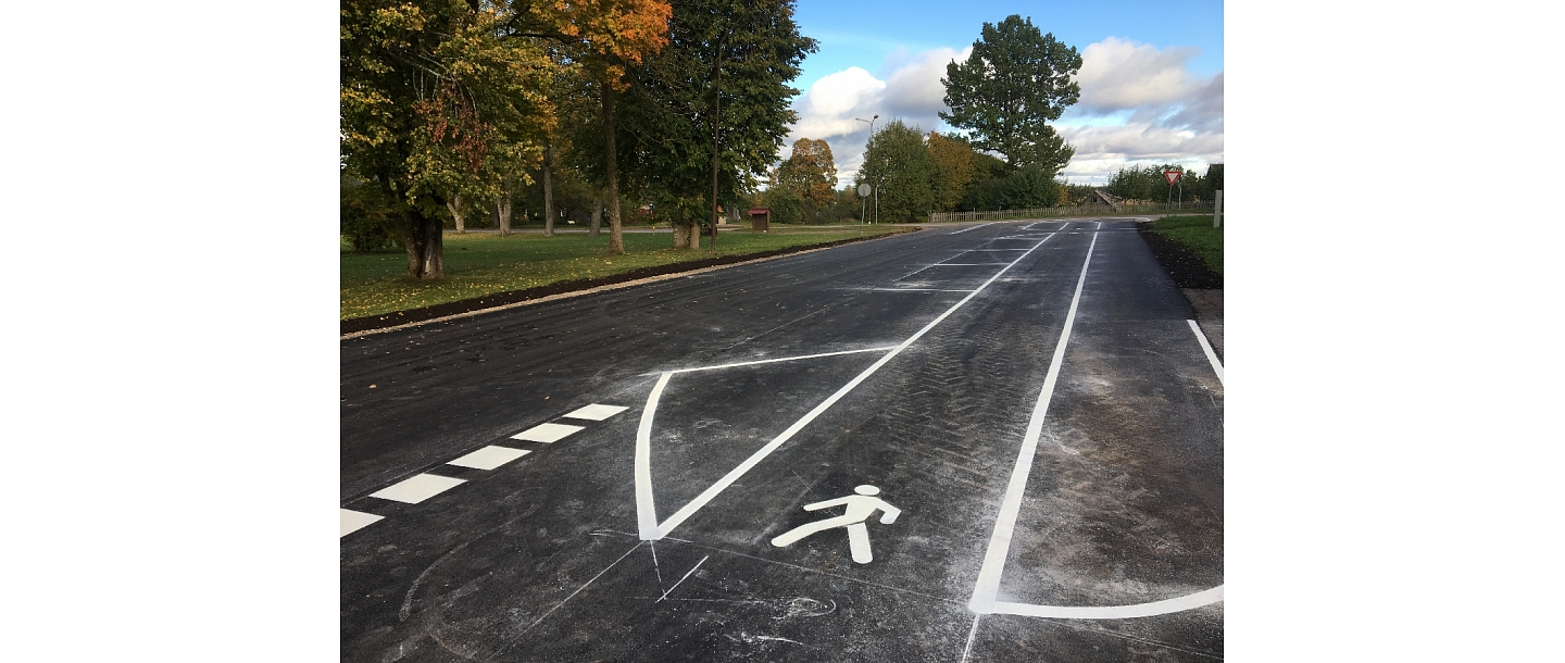 Дорожное оснащение, маркировка дороги, указатели направления