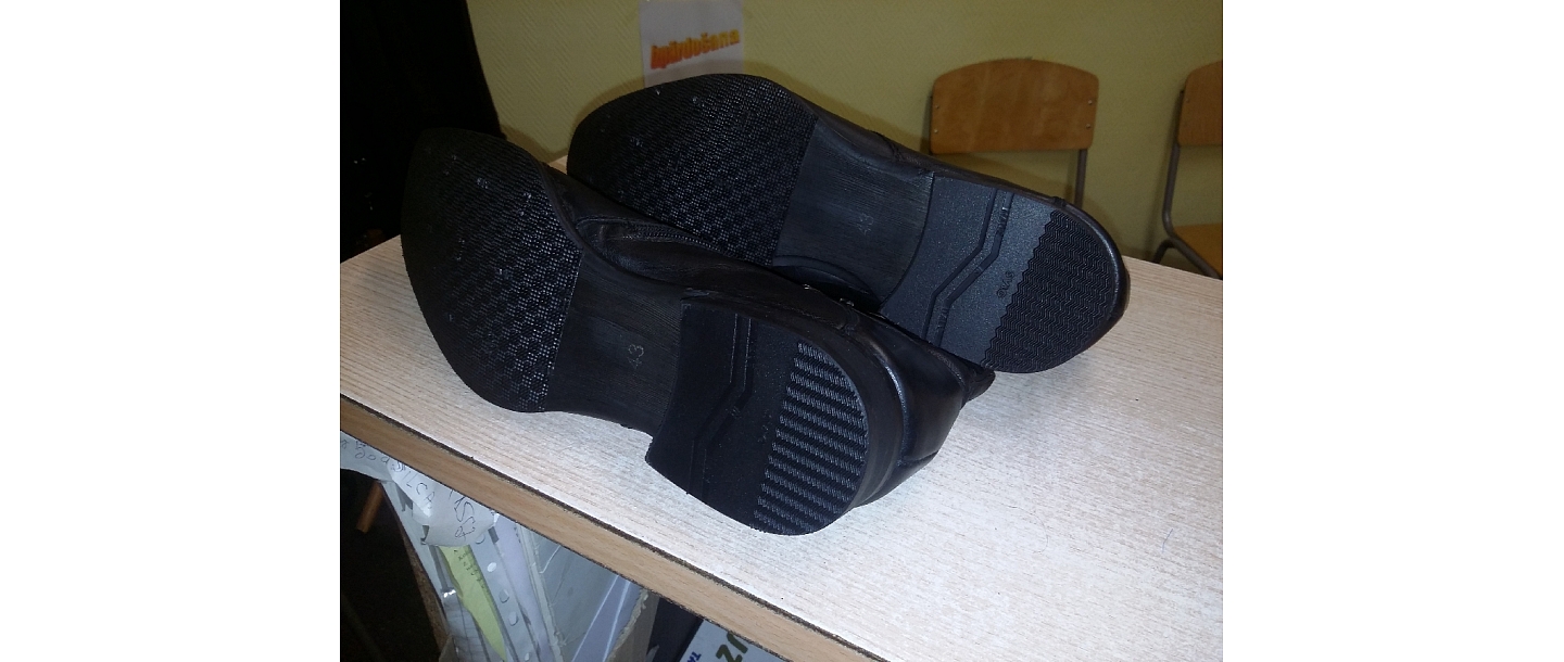 Shoe repair, reupholstering of sofas and chairs in Valmiera