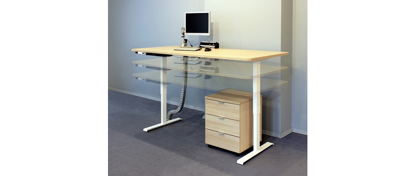 Electrically adjustable table