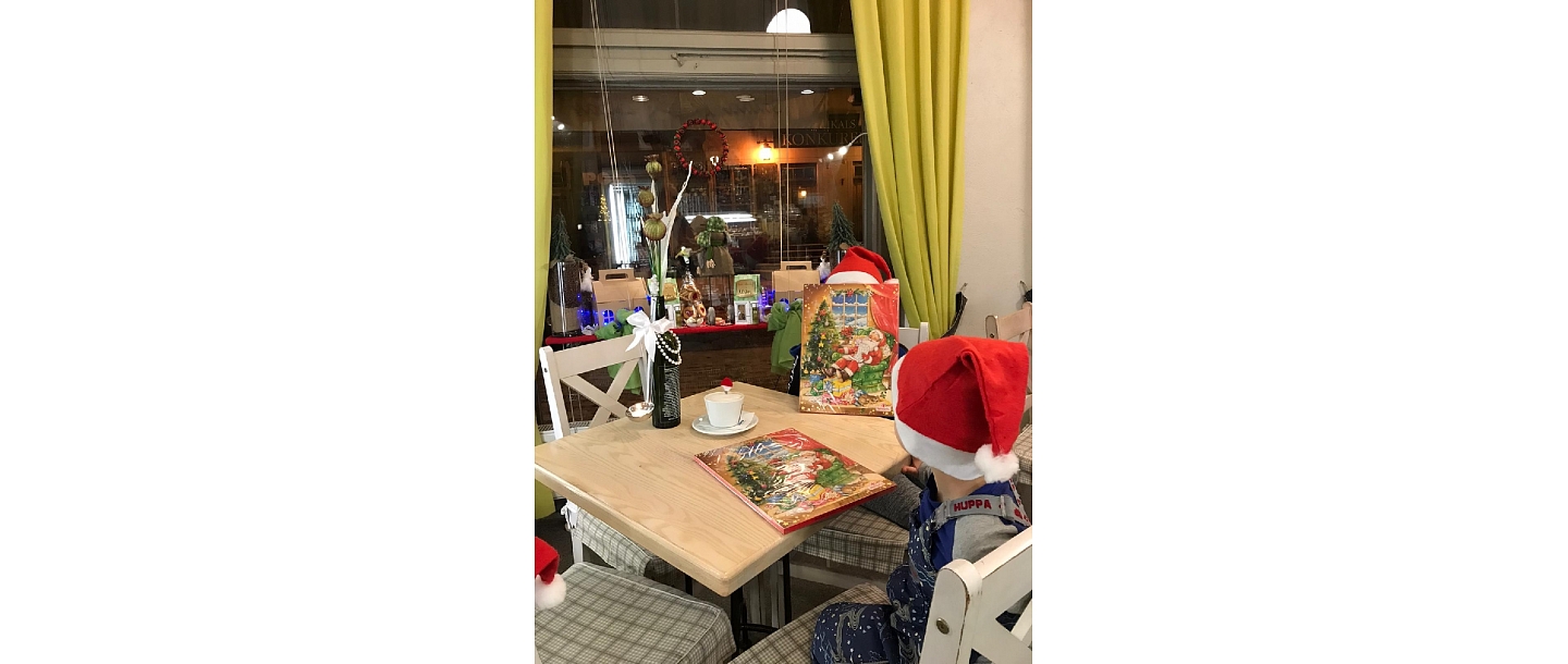 Decorations for wedding cakes