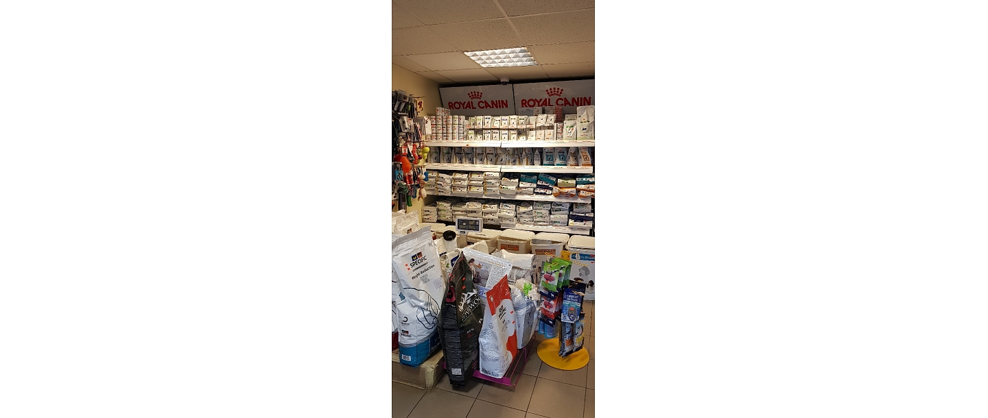 Animal feed in large packages