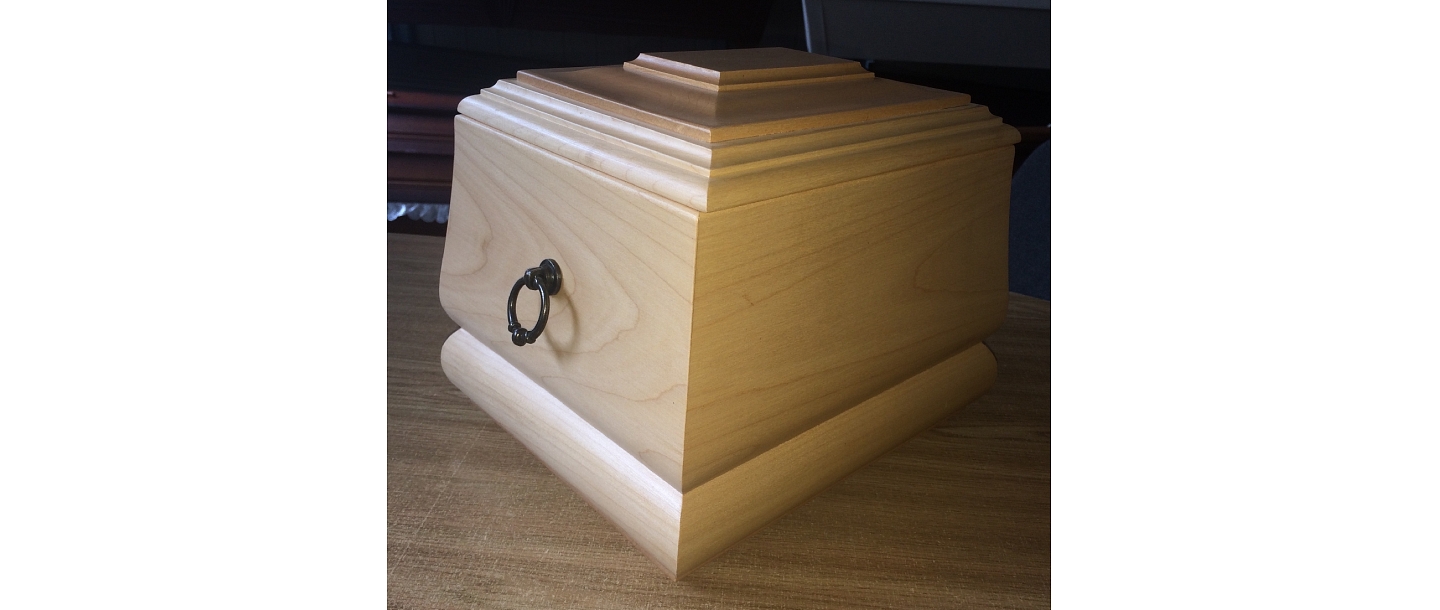 Деревянные и металлические урны