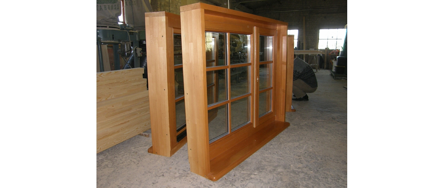 Window with additional box