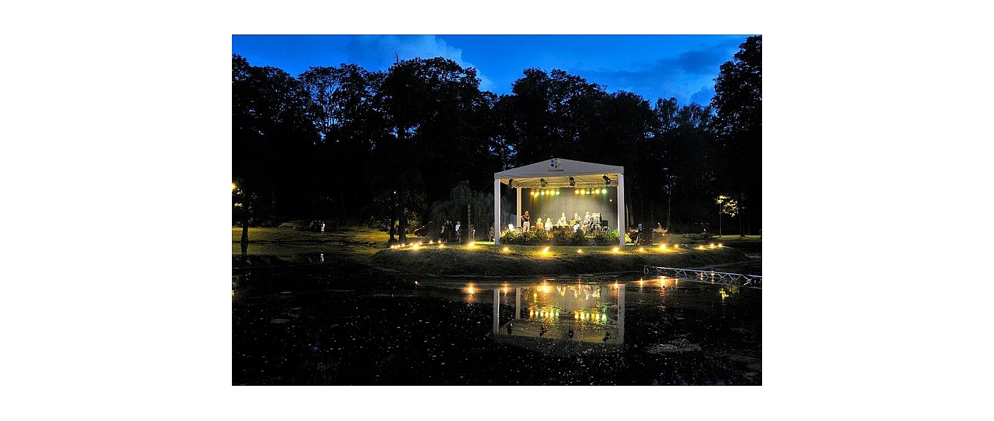 RJK. Сцена, световое оборудование, звуковое оборудование. Аркадия Парк.