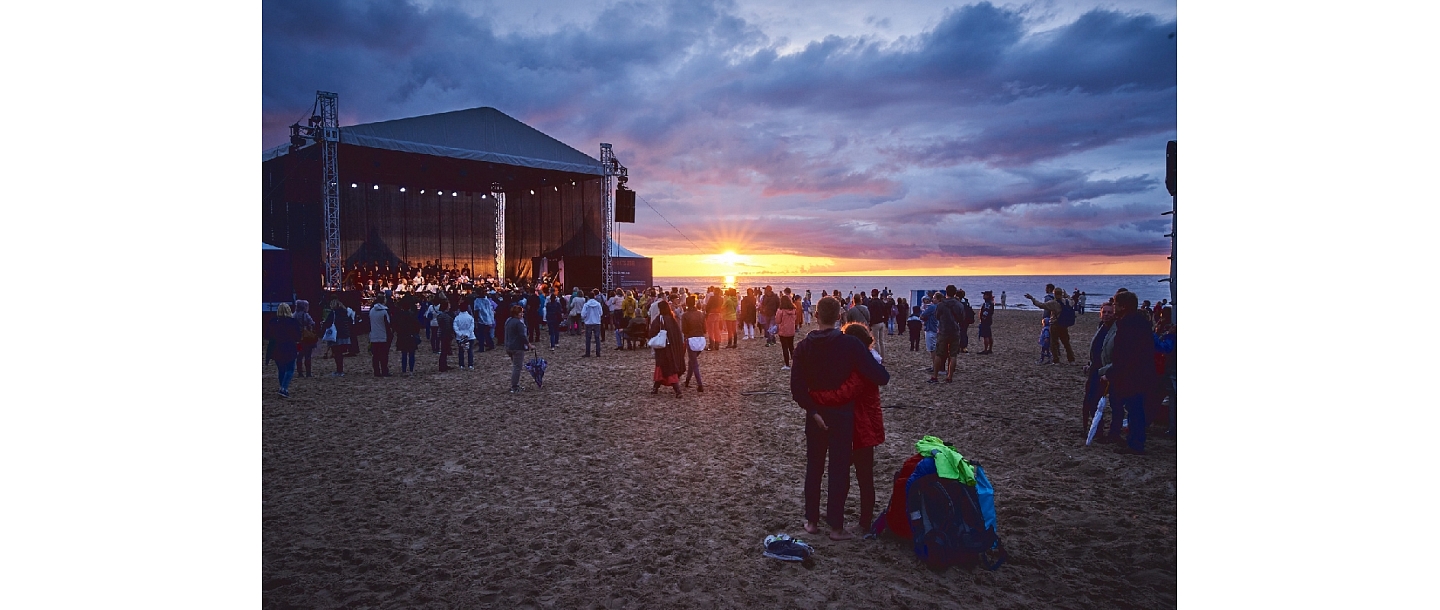 RJK. Сцена, Устройства для сцен, Световое оборудование, Звуковое оборудование. Вакарбулли