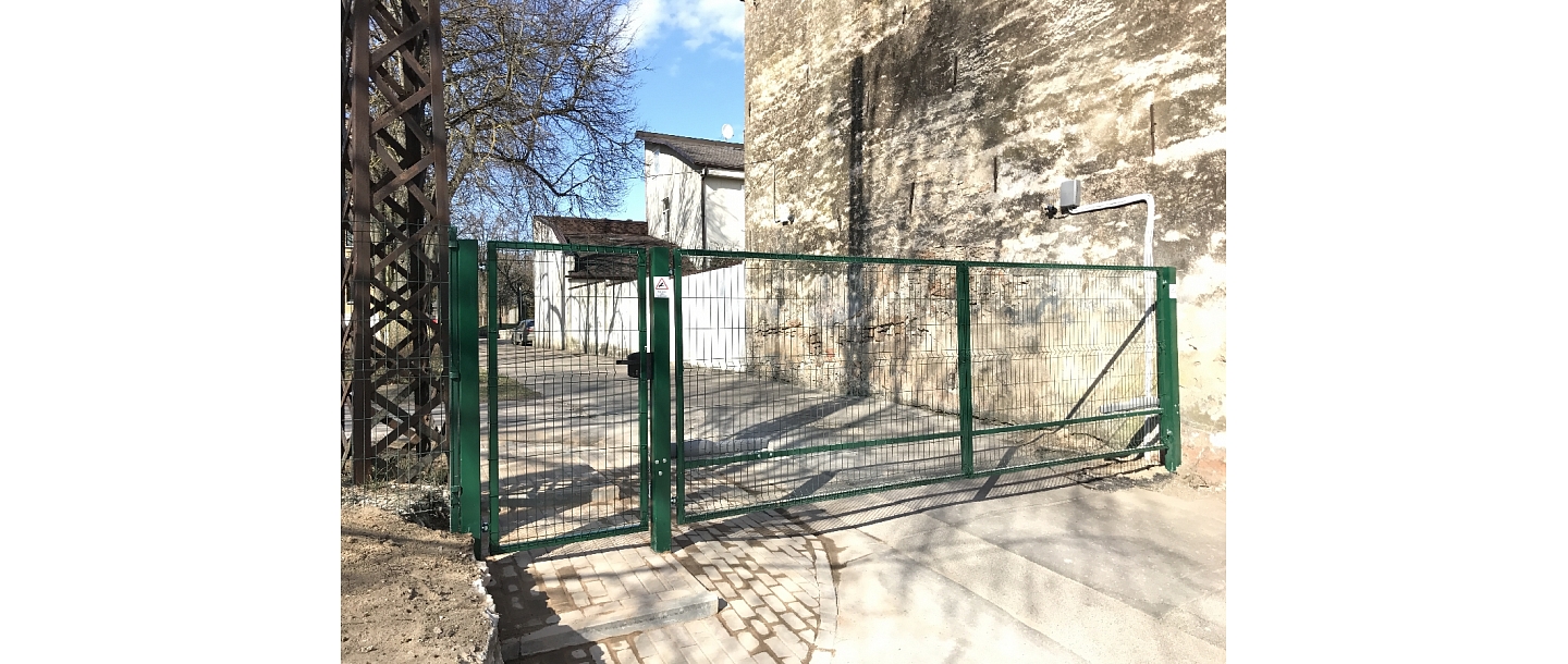 Fences with gates