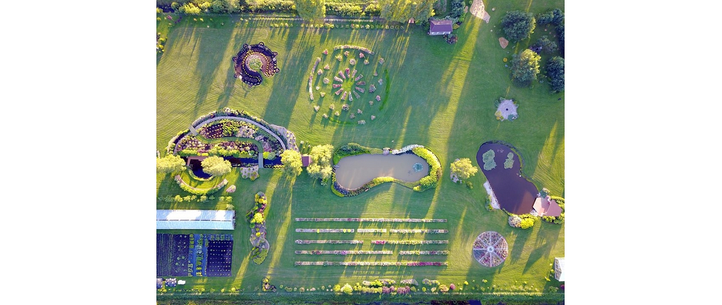 Decorative garden with roses and ponds – Daila Roze Park